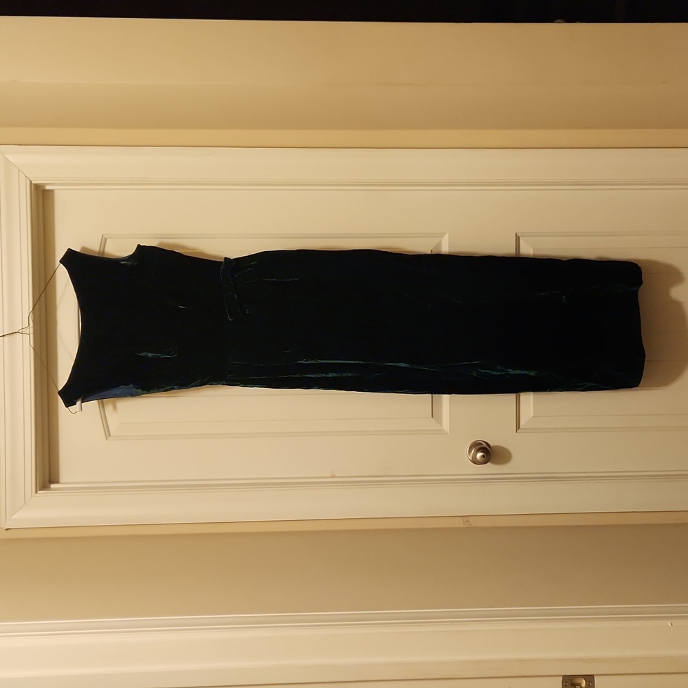 Custom made green velvet gown! - Picture 11 of 11